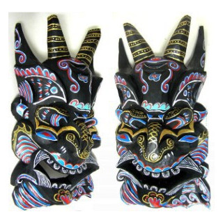 Maske aus Holz, handgeschnitzt, Perchtenmaske. 